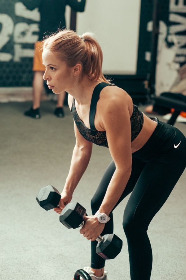 Rehabilitations-Training mit Kurzhantel